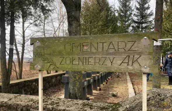 Магілы байцоў Арміі Краёвай каля вёскі Сурканты ў Воранаўскім раёне / glosznadniemna.pl​