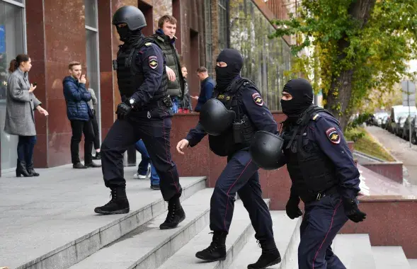 Ператрусы праходзяць у межах справы Іллі Панамарова / AFP​