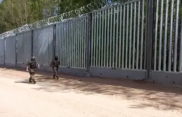 Плот на польска-беларускай мяжы​ /&nbsp;twitter.com/WasikMaciej