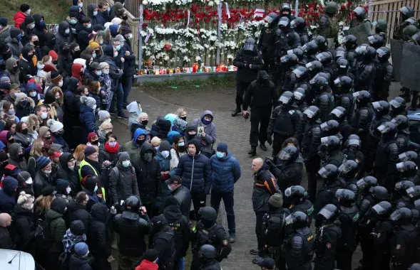 Супрацьстаянне на &quot;Плошчы Перамен&quot; 15 лістапада / Reuters
