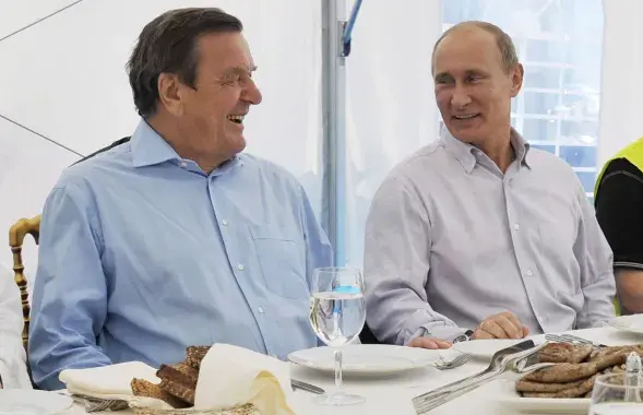 Герхард Шродэр і Уладзімір Пуцін, 2011 год​ / АР