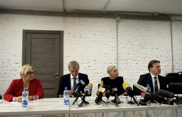 Во время пресс-конференции Координационного совета: Лилия Власова первая слева / кадр из видеотрансляции​