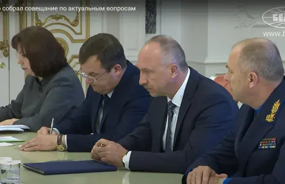 Андрей Равков (второй слева) во время совещания / БЕЛТА​