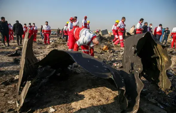 Месца крушэння самалёта "Міжнародных авіяліній Украіны" ў Іране / Reuters