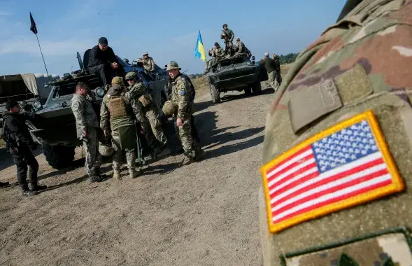 Амерыканскі інструктар і ўкраінскія салдаты / Reuters