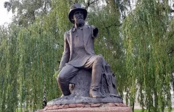 В Иваново у памятника Наполеону Орде оторвало руку / Фото со страницы Андрея Буки в Facebook
