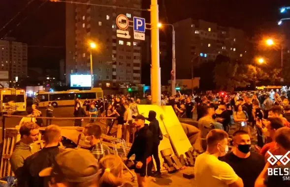Баррикада возле &quot;Риги&quot; / &quot;Белсат&quot;