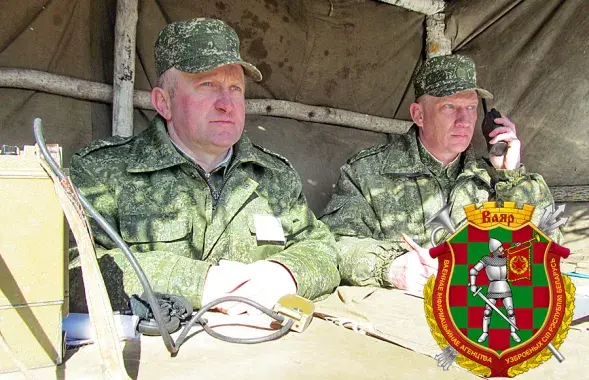 Адзін з адхіленых кіраўнікоў 72-га АНЦ &mdash; падпалкоўнік Вячаслаў Шчарбін (злева). Фота: vsr.mil.by