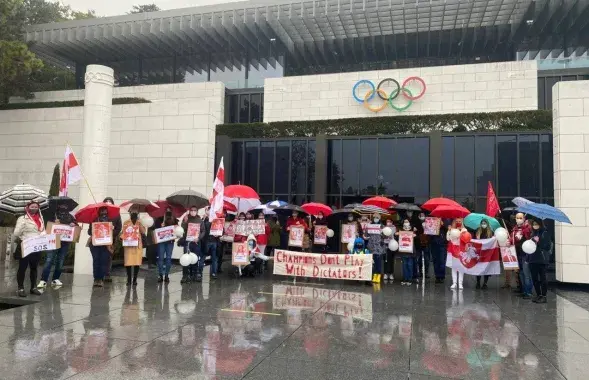 Митинг белорусов возле штаб-квартиры МОК в Лозанне​