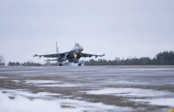 Расія перакінула ў Беларусь для ўдзелу ў вучэннях два дывізіёны С-400 і 12 шматмэтавых знішчальнікаў Су-35C / @modmilby​