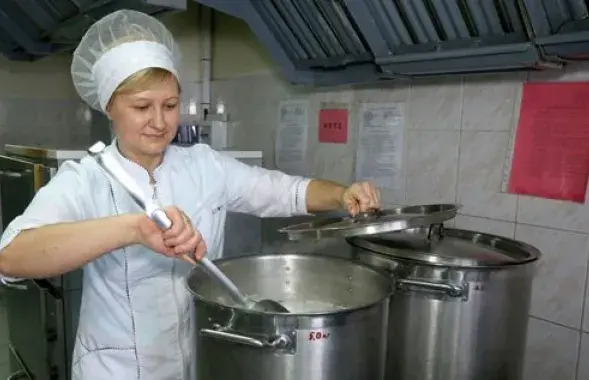 Ролаў з курыцай у школьным меню больш не будзе​&nbsp;/ БЕЛТА