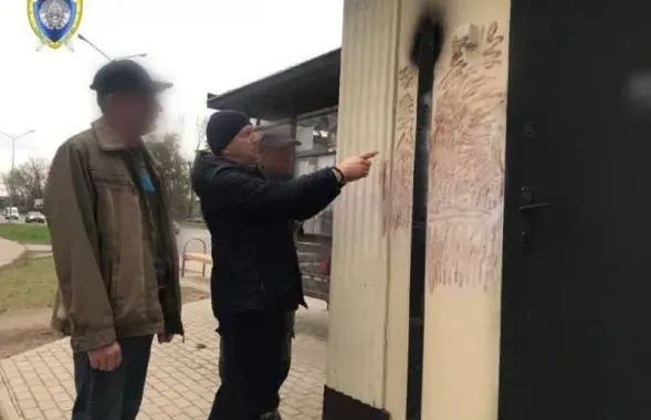 Святослав Удот возле горящей &quot;Табакерки&quot; / Пресс-служба Следственного комитета​