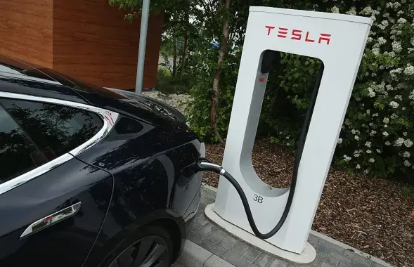 Электрамабіль Tesla / Шон Гэлап, Getty Images Europe​