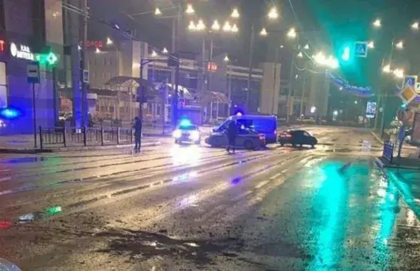 У выніку абстрэлу Белгарада была пашкоджаная праезная частка / @bbbelgorod
