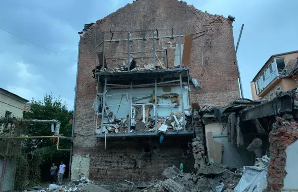 Наступствы траплення снарада ў жылы дом ва Украіне
