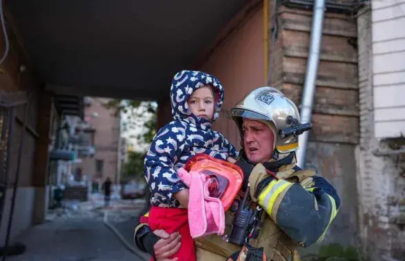 В результате массированного российского обстрела 10 октября в Украине погибли 19 мирных граждан, 105 пострадали /&nbsp;@dsns_telegram
