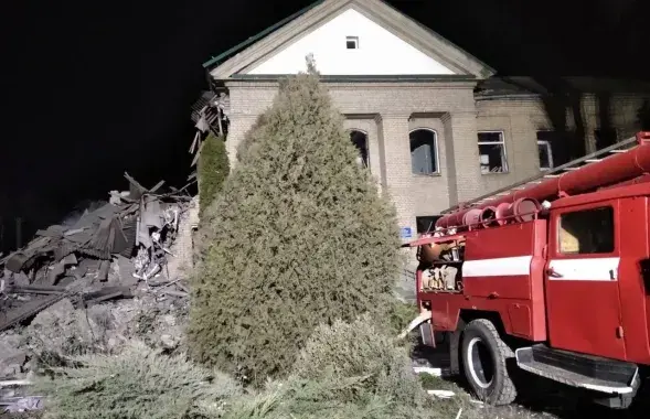 Адна з расійскіх ракет трапіла ў радзільнае аддзяленне бальніцы горада Вальнянск ў Запарожскай вобласці / @starukhofficial
