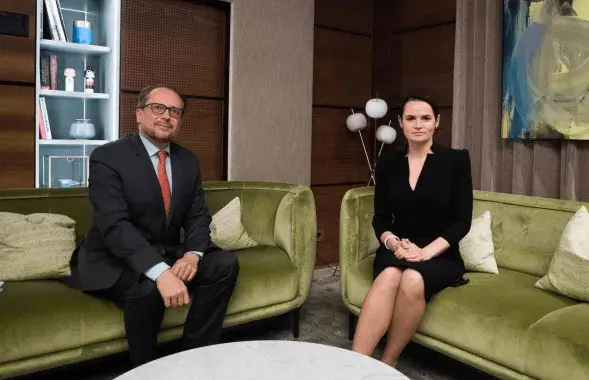 Канцлер Аўстрыі Аляксандэр Шаленберг і Святлана Ціханоўская / tjournal.ru