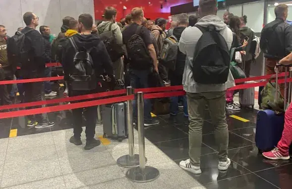 Oколо 90% пассажиров на вчерашнем рейсе в Ереван были мужчинами /&nbsp;@bloodysx
