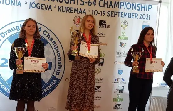 Чэмпіёнка Еўропы па шашках-64 яна Якубовіч (у цэнтры) / БДУ​
