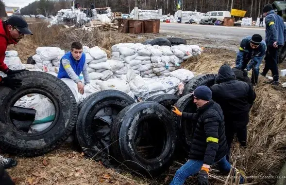 Украинцы готовятся защищать Житомир​ / Reuters