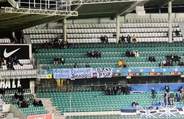 Баннеры на стадионе в Таллинне