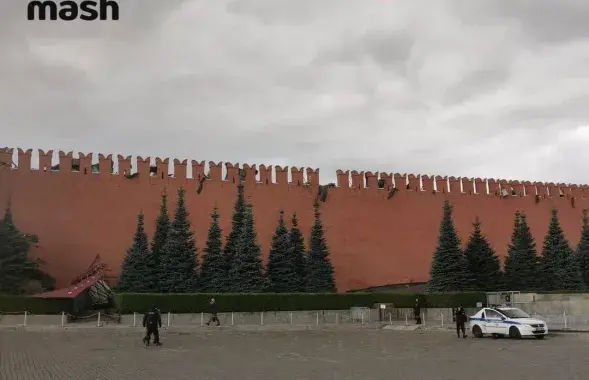 Обрушились леса и один из зубцов / @breakingmash​