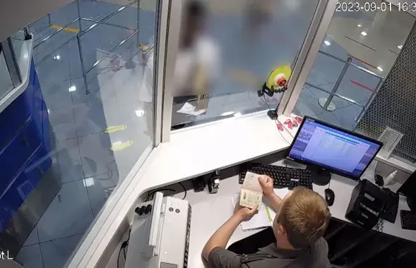 На пашпартным кантролі ў мінскім аэрапорце / @gpkgovby