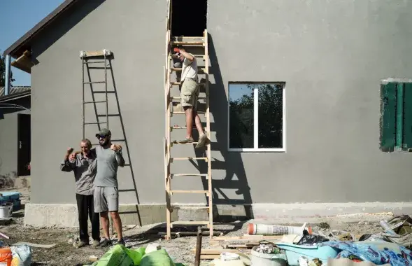 Рэпартаж з-пад Чарнігава, дзе талакою аднаўляюць разбуранае жыллё&nbsp;