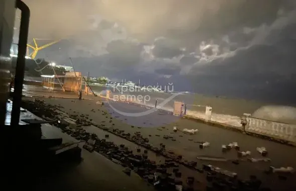Пляж у Севастопалі