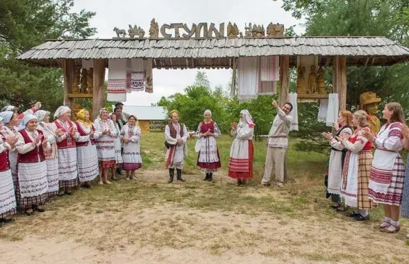 Аграсядзіба "Стулы"