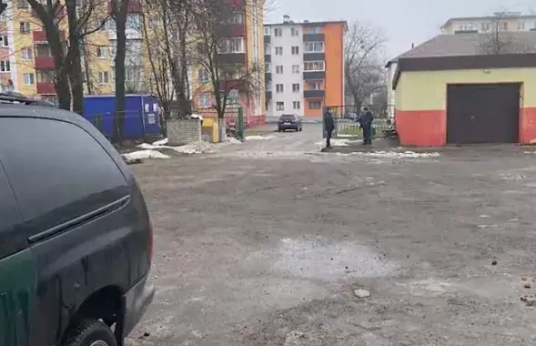 На гэтай дарозе павінен быў з'явіцца асфальт.

&nbsp;

