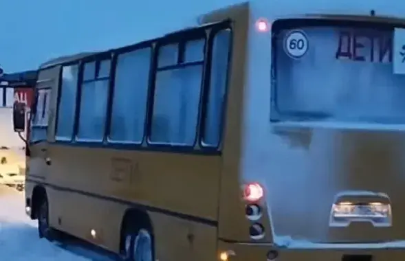 Школьные автобусы освобождают из "снежного плена" почти ежедневно