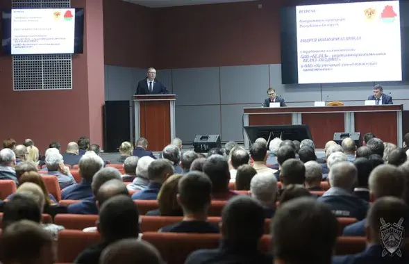 О коррупции на встрече с работниками "БелАЗ" рассказывал генпрокурор Андрей Швед&nbsp;