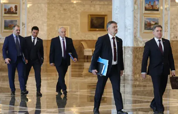 Віктар Лукашэнка, Дзмітрый Баскаў, Мікалай Шарснёў, Сяргей Кавальчук і Ігар Петрышэнка
