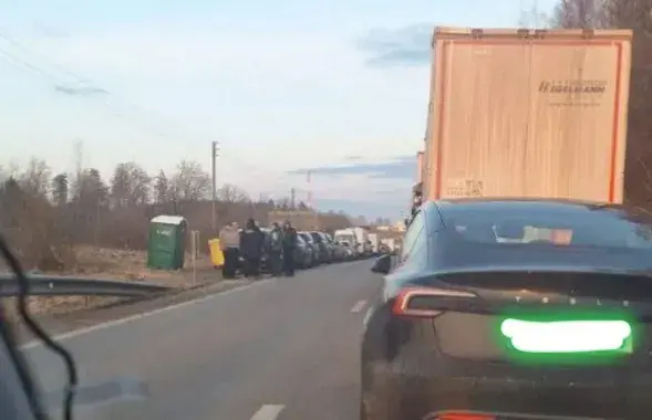 Очередь на латвийско-белорусской границе
