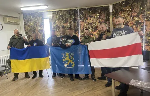 Во время передачи дронов
