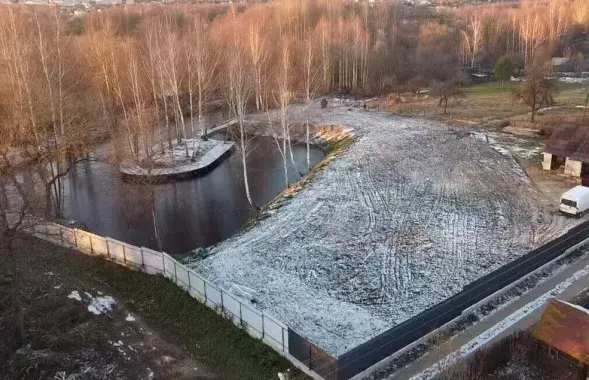 Участок с островом
