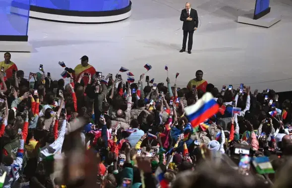 Владимир&nbsp;Путин на фестивале молодежи в Сочи

