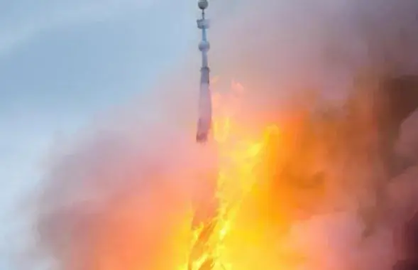 Шпіль у агні
