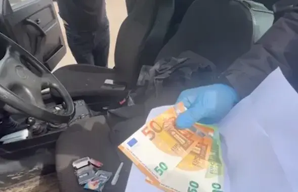 Оба директора брали взятки в евро&nbsp;
