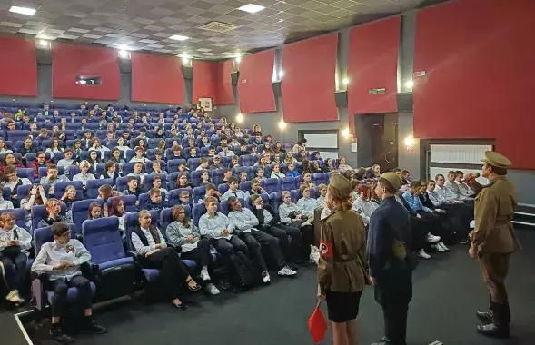 Гомельскіх школьнікаў сагналі на кіно ад "Беларусьфільма"

