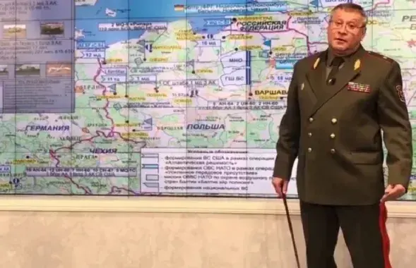 Павел Муравейка паказвае, на каго рыхтуецца напад
