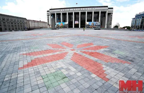 Кастрычніцкая плошча

&nbsp;

