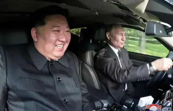 Кім Чэн Ын і Уладзімір Пуцін за рулём Aurus
