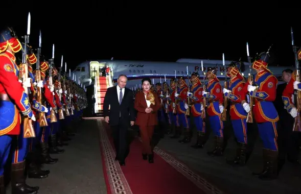 Владимир Путин прилетел в Монголию
