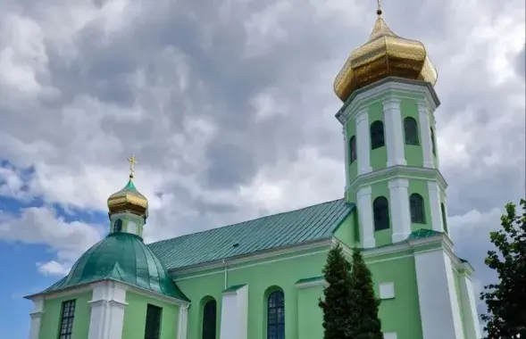 Свято-Троицкая церковь в новом цвете
