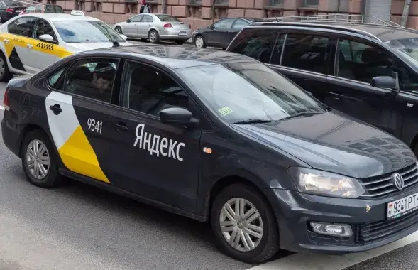 У пікавыя гадзіны "Яндэкс Go" знізіць камісію для кіроўцаў

