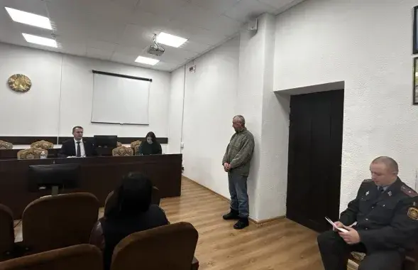 "Дайце месяц, працаўладкуюся", — сказаў мужчына
