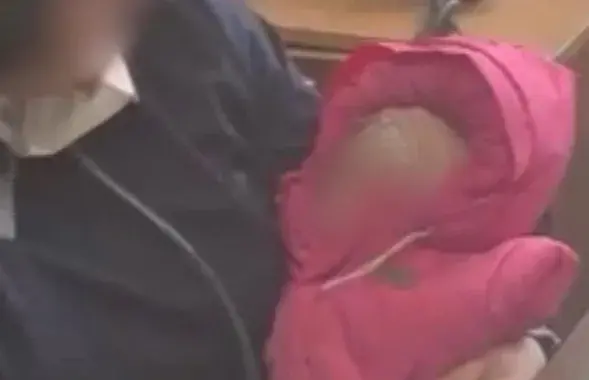 Сейчас девочка под опекой врачей
